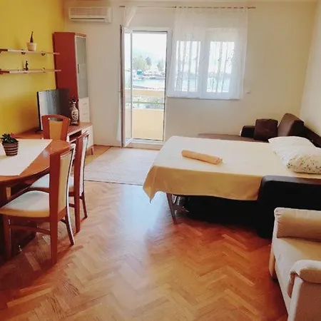 公寓 Apartman River *
